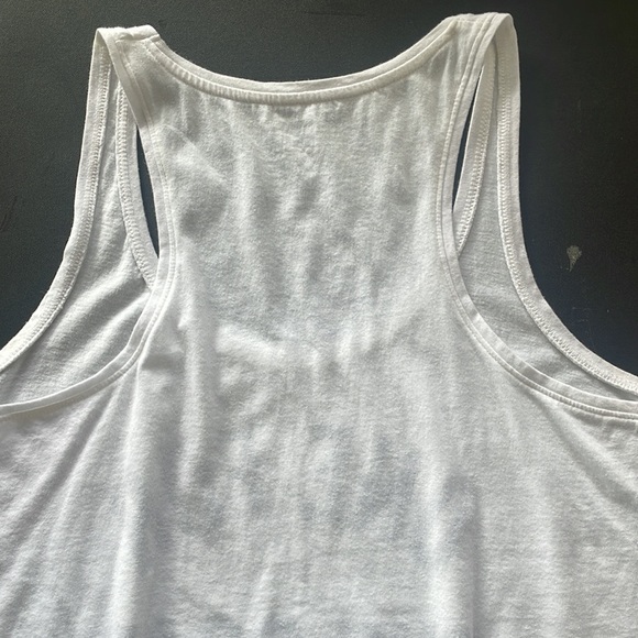 Old navy graphic tank like new - Picture 4 of 4